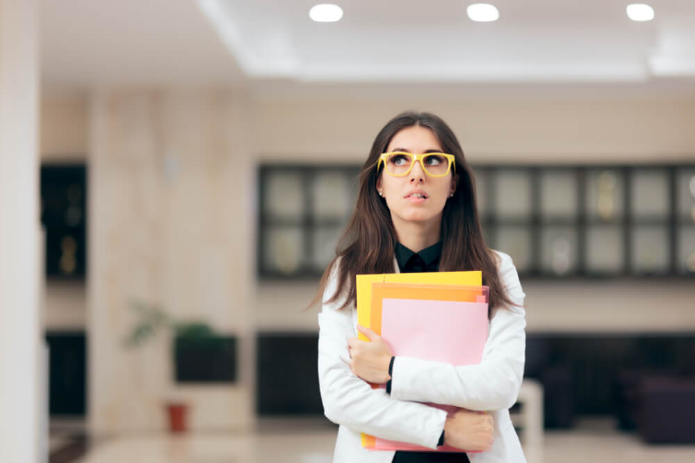 Open gestures and relaxed shoulders can turn doubt into presence.