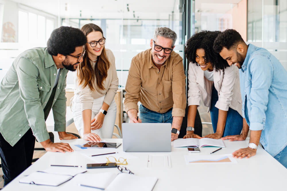 A handful of senior leaders are clarifying the roles and responsibilities of an upcoming project. Start strong: clearly defined roles lay the foundation for a smooth and efficient project.